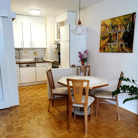 Cozy With Free Parking And Balcony Apartament Lublana