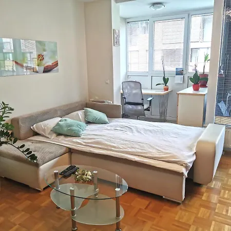 Cozy With Free Parking And Balcony Lägenhet *