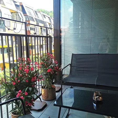 Lägenhet Cozy With Free Parking And Balcony Ljubljana