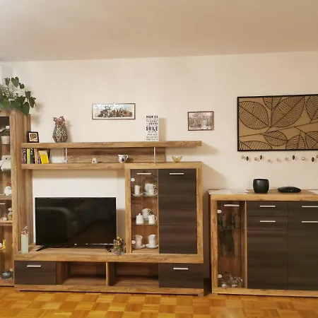 Lägenhet Cozy With Free Parking And Balcony *