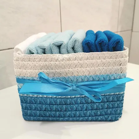 Lägenhet Cozy With Free Parking And Balcony