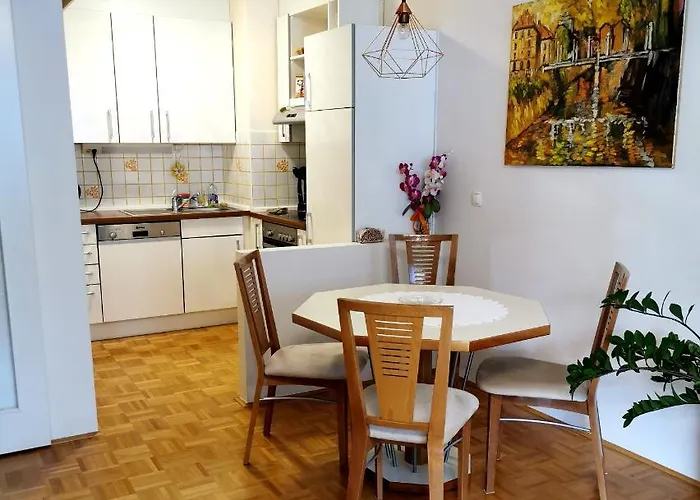 Cozy With Free Parking And Balcony Apartamento Liubliana