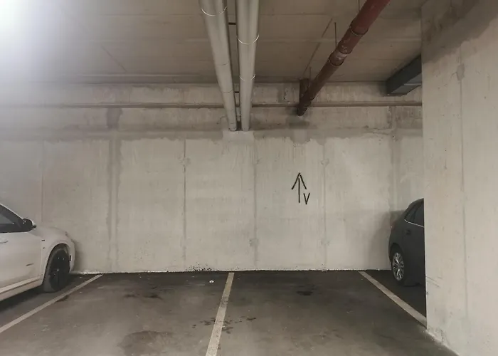 Cozy With Free Parking And Balcony