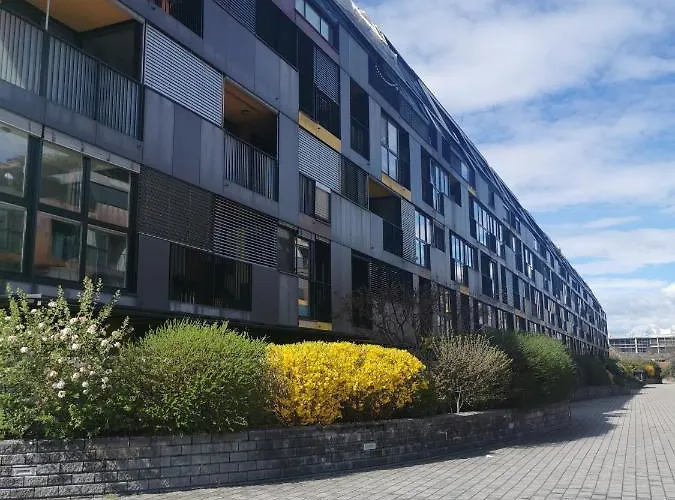 Apartamento Cozy With Free Parking And Balcony