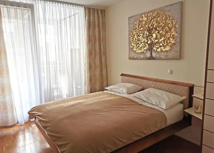 Cozy With Free Parking And Balcony *