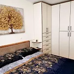 Cozy With Free Parking And Balcony Ljubljana